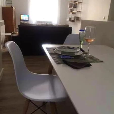With 2 Bedrooms In Apart Bajo Izquierdo , With Wifi Appartement