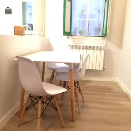 With 2 Bedrooms In Apart Bajo Izquierdo With Wifi
